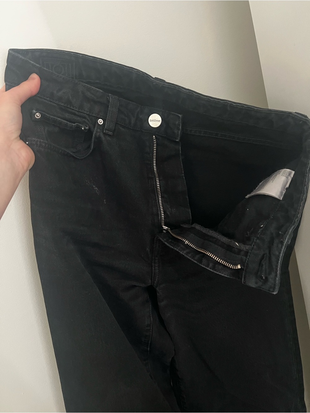 Toteme Barrel High-Rise Black Jeans - Picture 5 of 6